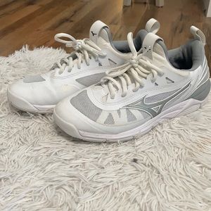 Mizuno wave luminous indoor court shoe